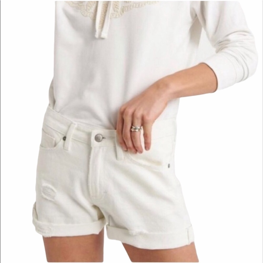 3/$25 🙌🏼 Lucky Brand The Boyfriend Distressed Short 00